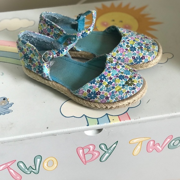 Kids Straw Flower Sandals size 8 - Picture 3 of 5